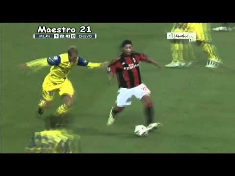 Great Skill of Ronaldinho -AC Milan vs. Chievo – 16/10/2010
