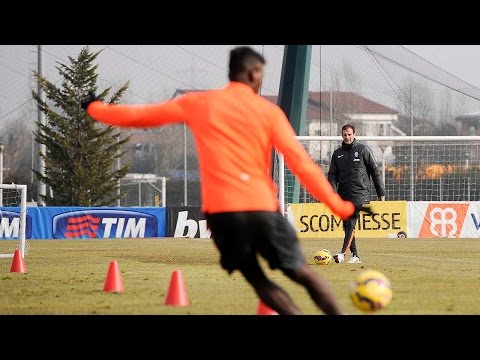 Juventus Shot Challenge: Allegri vs Pogba