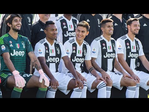Behind the scenes of the Juventus team photo shoot!