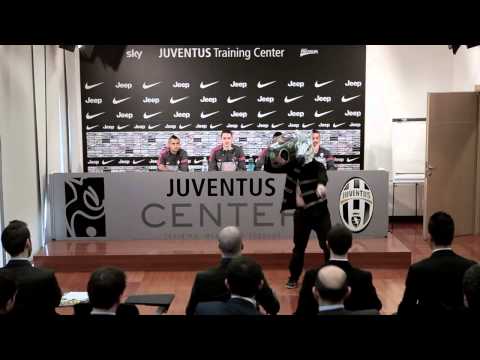 HARLEM SHAKE Unico Dei Giocatori della Juventus Football Club + Download Canzone