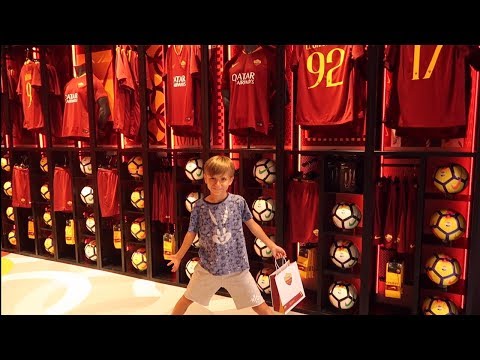 Family Visiting ROME and AS ROMA Football Store ⚽️