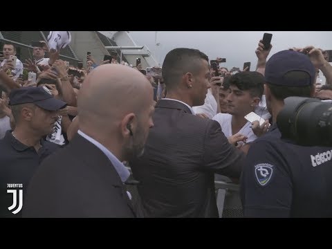 How Juventus Fans Welcomed Cristiano Ronaldo / Cristiano Ronaldo Arrives in Turin