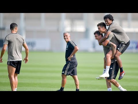 Juventus Weekly Workout: Shooting practice | Mario Mandzukic pays the forfeit!