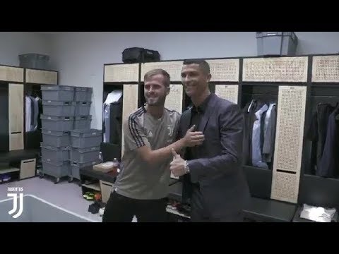 CRISTIANO RONALDO MEETS HIS NEW JUVENTUS TEAMMATES & MANAGER!