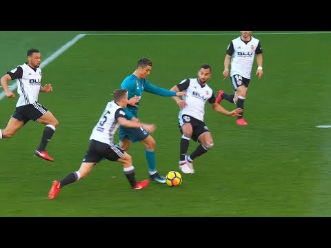 This is Why Valencia Fans Afraid Cristiano Ronaldo ? Valencia Vs Juventus 2018