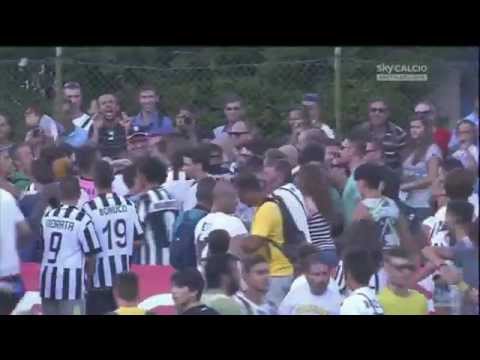 I tifosi entrano in campo Juventus A – Juventus B 2015