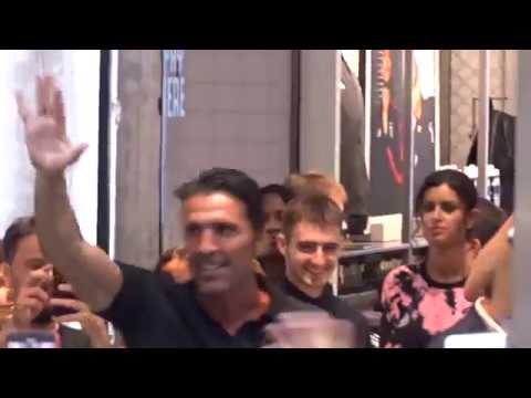 Gigi Buffon allo Juventus Store